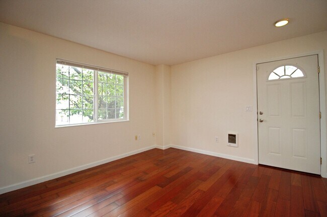 13047 NE Prescott Dr unit B, Portland, OR 97230 - photo 4