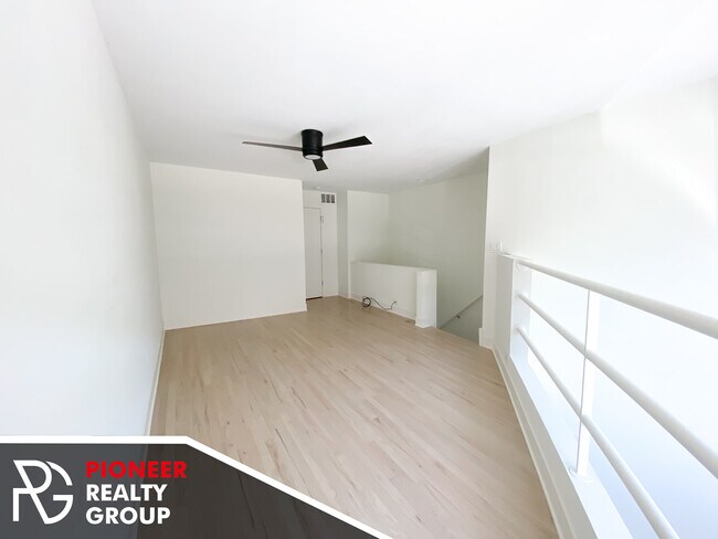 1014 W Grace St unit 944-A102, Chicago, IL 60613 - photo 5