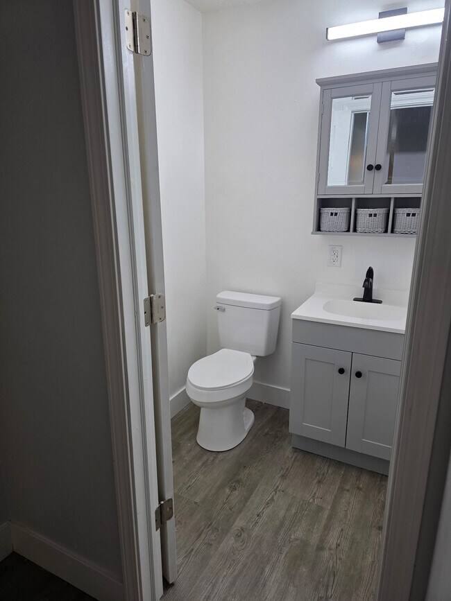 Riverside Apartments - OPEN HOUSE 11/22, Rockford, IL 61103 - photo 3