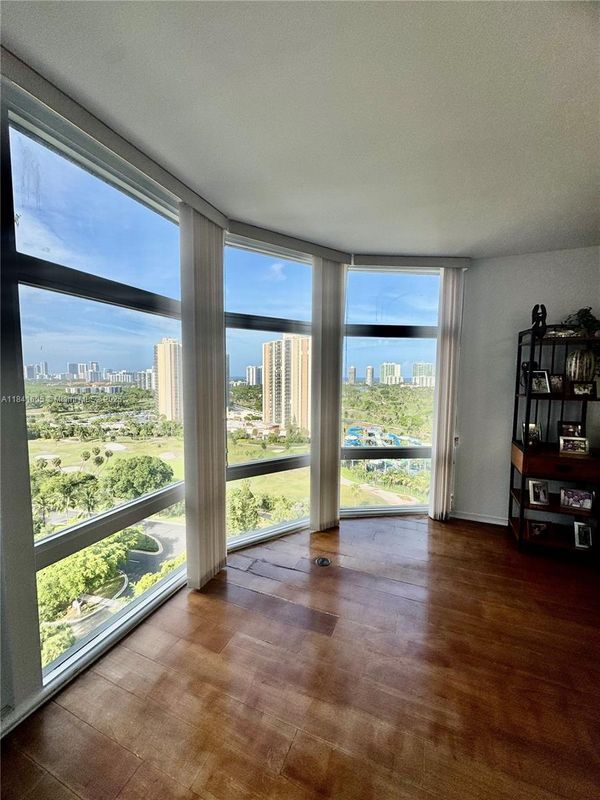 20100 W Country Club Dr, Aventura, FL 33180