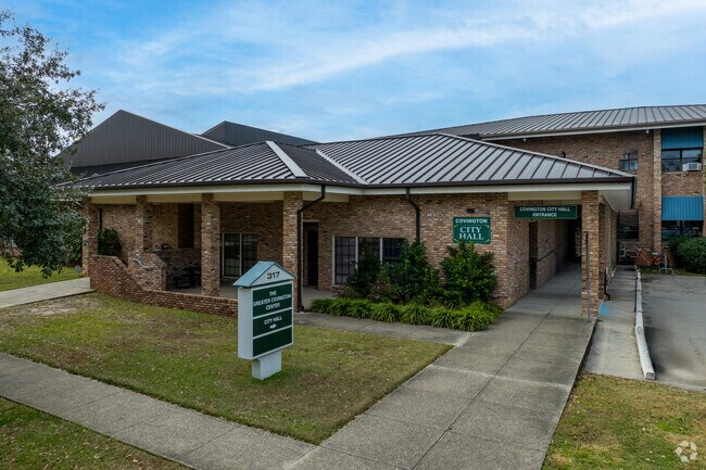 Mayor Johnson leads a lively Zumba class in downtown Covington.