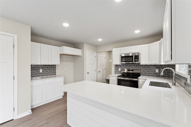 303 29th St SW, Altoona, IA 50009 - photo 3