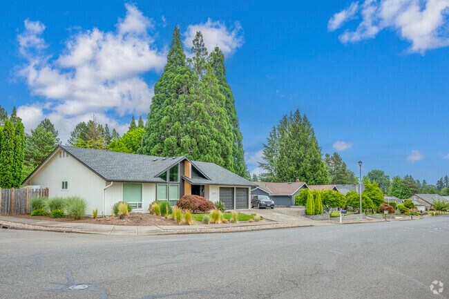 Row of Mid-Century Rancher style homes in the West Union neighborhood.