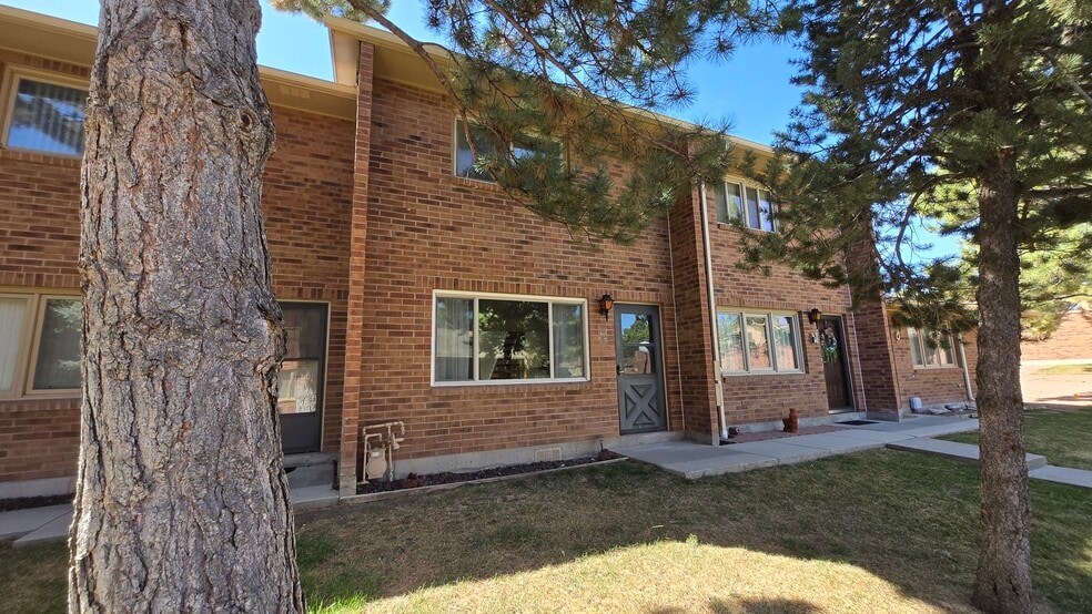 2107 Chatalet Ln unit M, Pueblo, CO 81005 - photo 1
