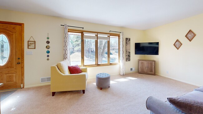 2555 Roth Place, Saint Paul, MN 55110 - photo 2