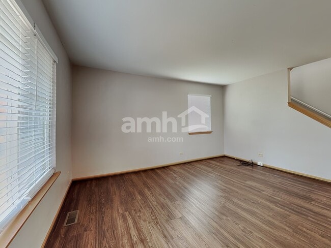 233 E Cobbler Ct, Round Lake Beach, IL 60073 - photo 6