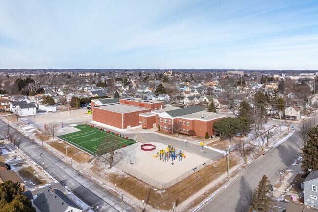 Jefferson Elementary School in Manitowoc scores a C+ by Niche.