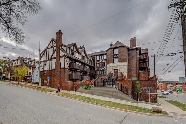 328 N Allen St, Madison, WI 53726 - photo 2