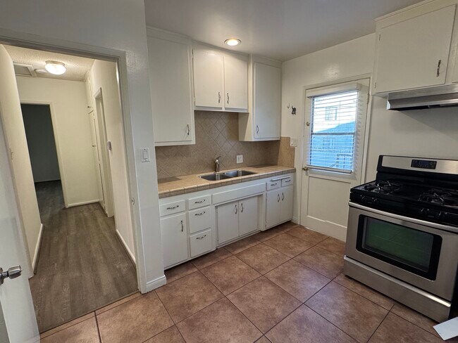 457 Oak St unit D, Glendale, CA 91204 - photo 5