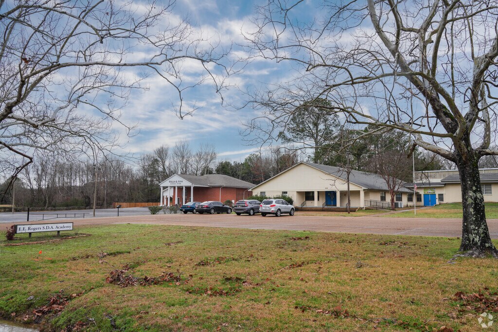 E.E. Rogers SDA School is a private christian school located in South Jackson.