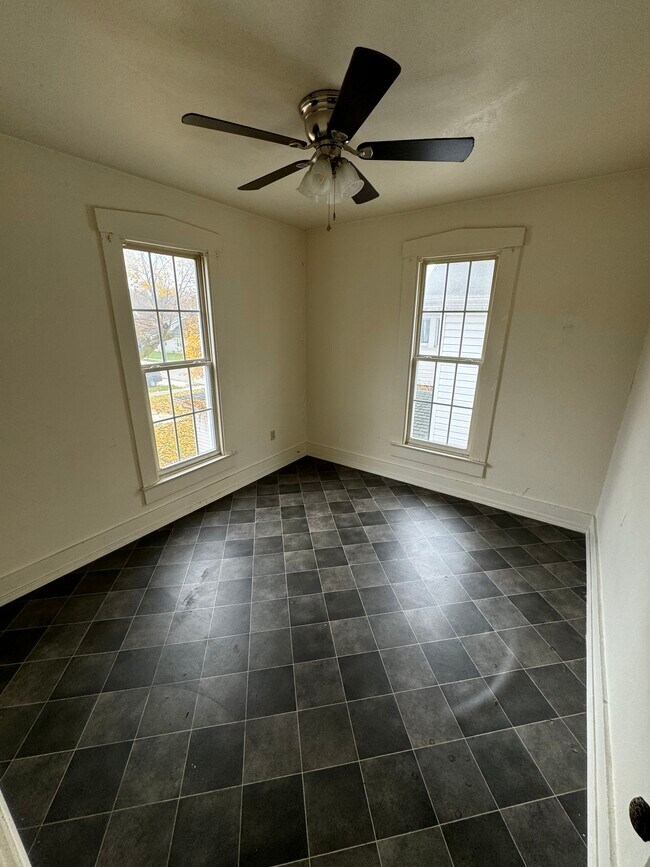 208 N Adams St unit B, Marion, IN 46952 - photo 6