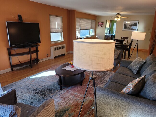 3044 W Addison St unit 2, Chicago, IL 60618 - photo 4