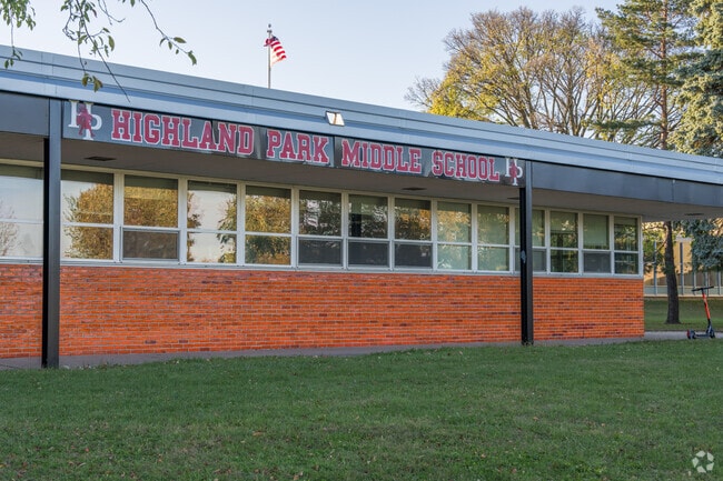 Highland Park Middle School has a student teacher ratio of 19 to 1