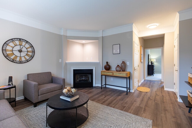 Chestnut Hill Apartments, Columbus, OH 43230 - photo 2