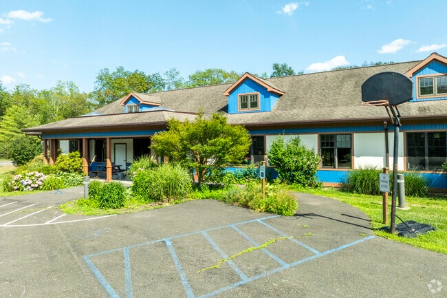 Hudson Valley Sudbury School has 80 students in grades K-12 with a student-teacher ratio of 16:1