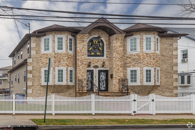 Multifamily homes are available to live in Rosedale.