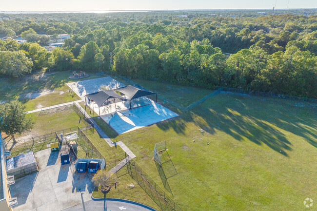 Davis Elementary School has many amenities.