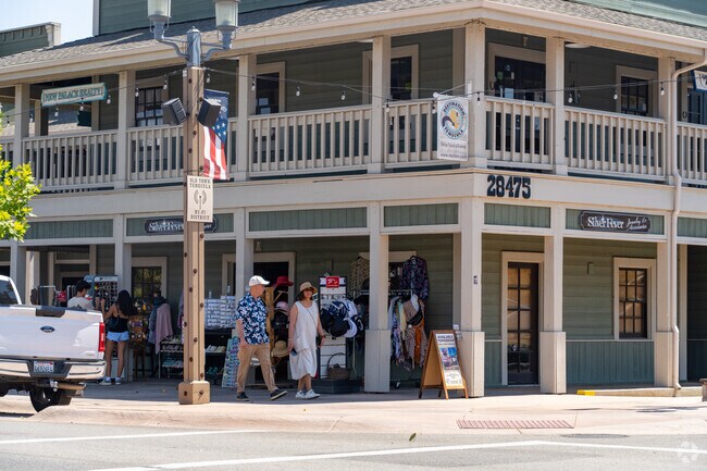 Temecula is about 15 miles west of the community and is the hot spot for restaurants and wineries,