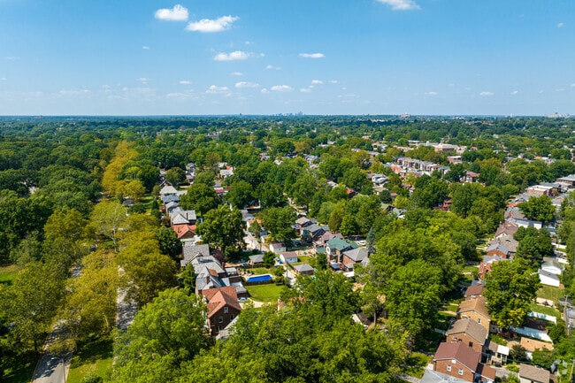 Holly Hills lies between Gravois Ave and Interstate 55 southwest of downtown Saint Louis.