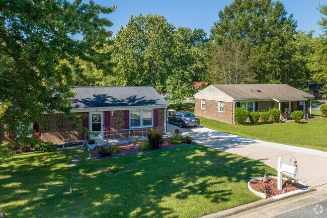 Classic brick homes in Summit Hills reflect 1970s ranch-style design.