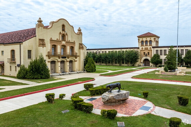 Murphy High School is a public high school located in Mobile, AL not far from Canterbury.