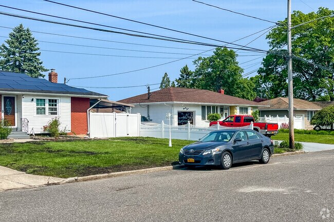 Ranch Style homes can be found all over Deer Park.