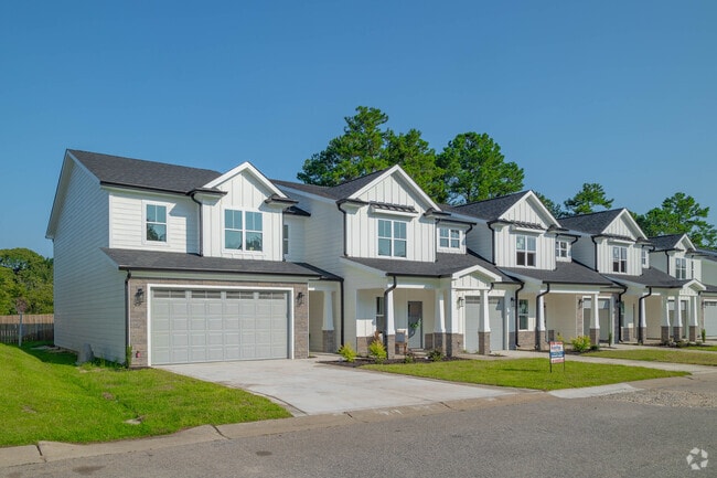 Newly built townhomes offer a low maintenance home alternative in Kings Grant.