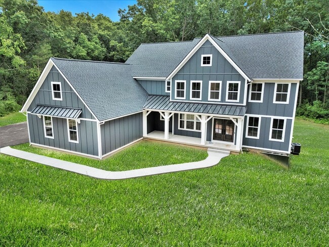 0 Designer Series St unit 36476916, Rockford, MI - photo 2