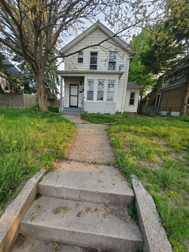 1806 63rd St Unit 1806 Lower, Kenosha, WI 53143