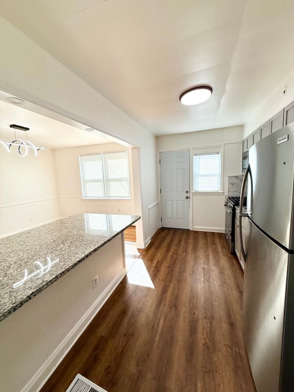 802 Wicklow Rd, Baltimore, MD 21229 - photo 3