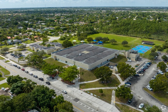 Gloria Floyd Elementary School is surrounded by community in Miami, FL.