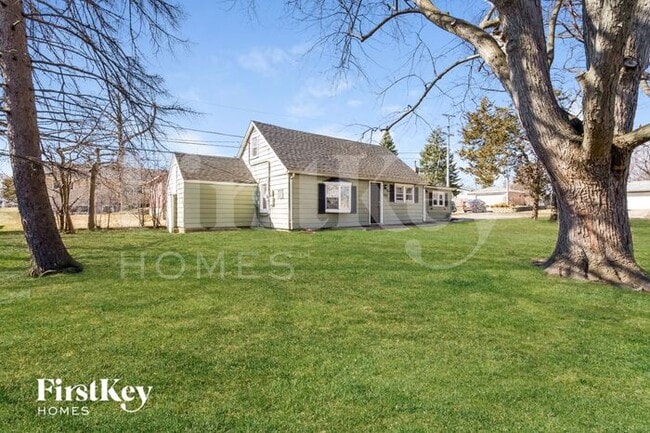 530 Baldwin Ave, Waukegan, IL 60085 - photo 2