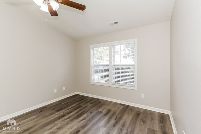 10325 Hugue Way, Charlotte, NC 28214 - photo 6