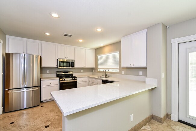 8429 Shady Pines Dr, Las Vegas, NV 89131 - photo 6