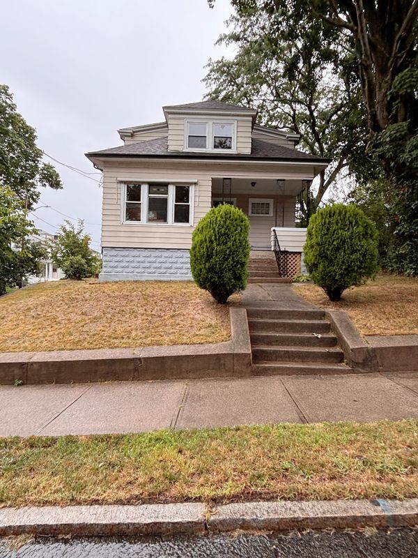 584 River Ave, Providence, RI 02908