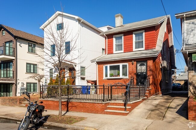 Midcentury single-family homes are popular in Homecrest.