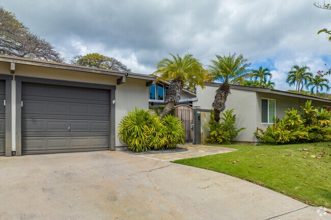 More modern homes are found closer to the ocean in Lahaina.