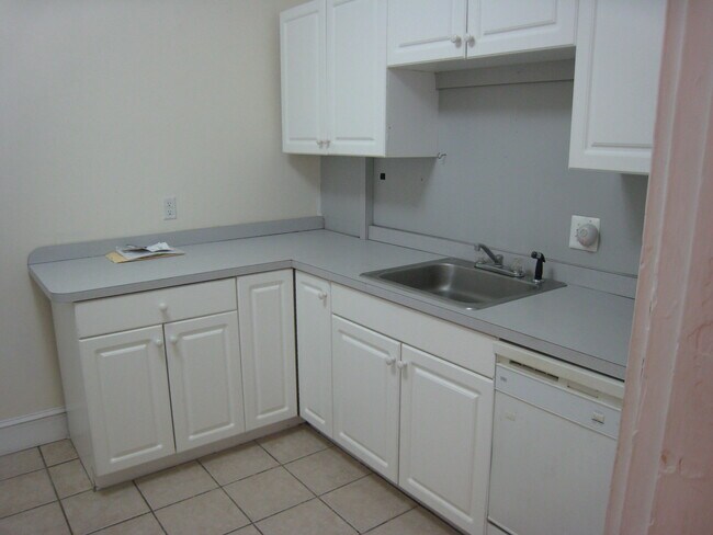 54 Egmont St unit 1, Brookline, MA 02446 - photo 4