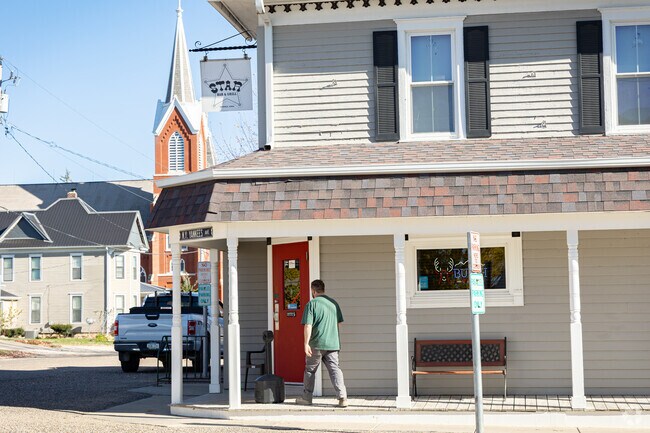 Star Bar & Grill is a long-running pub serving burgers, fries and beer in Fairfax.