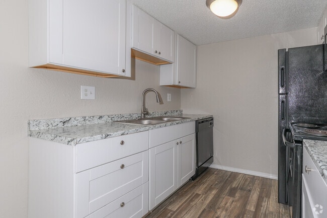 2BR, 2BA - 925SF - Upgrade - Kitchen