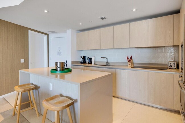 3101 E Hallandale Beach Blvd unit FL18-ID1049812P, Hallandale Beach, FL 33009 - photo 5