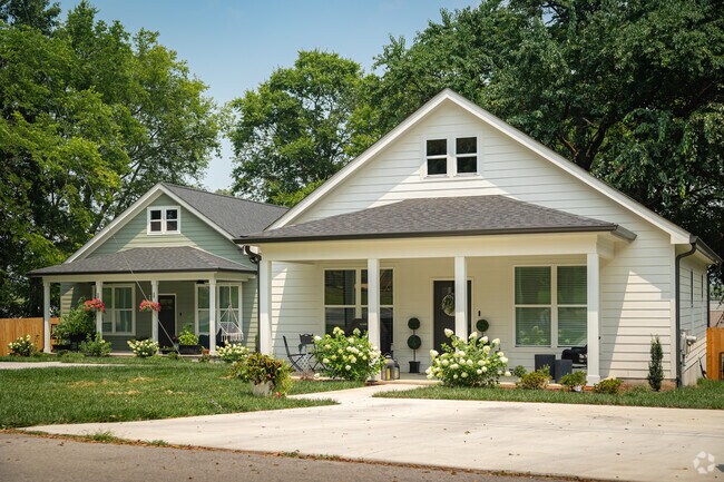 Find new and old builds alike in Clifton Hills.