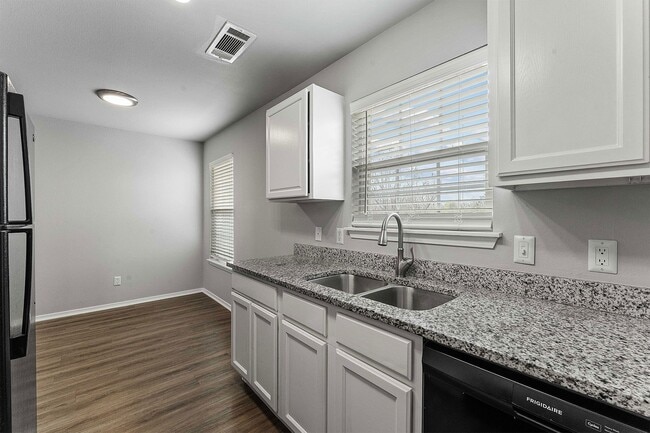 The Outpost Apartments, Rogers, AR 72758 - photo 2