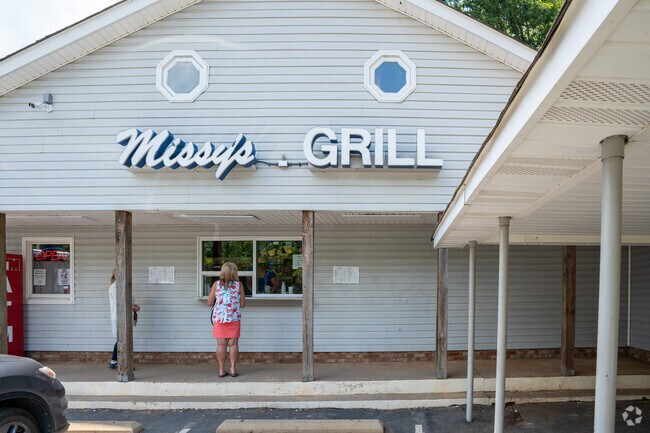 Missy’s Grill in Cheeks serves up classic comfort food, including burgers, breakfast sandwiches, and barbecue plates in a casual, hometown setting.