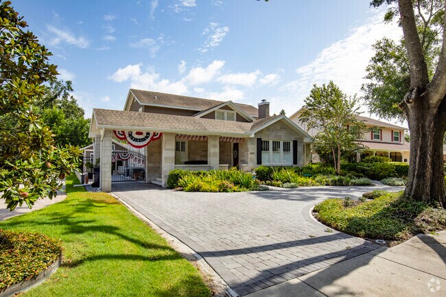 Bungalow homes can also be seen in Golfview although they are not as common as others.