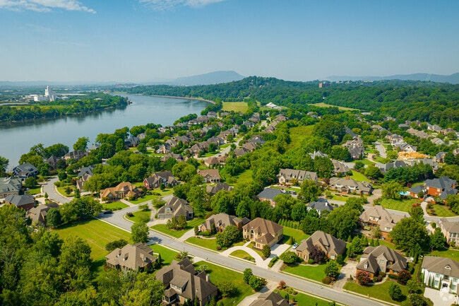 Stuart Heights-Rivermontis a short drive from the bustle of Downtown Chattanooga.