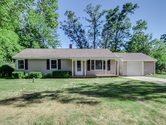 1865 Maple Dr, Traverse City, MI 49686