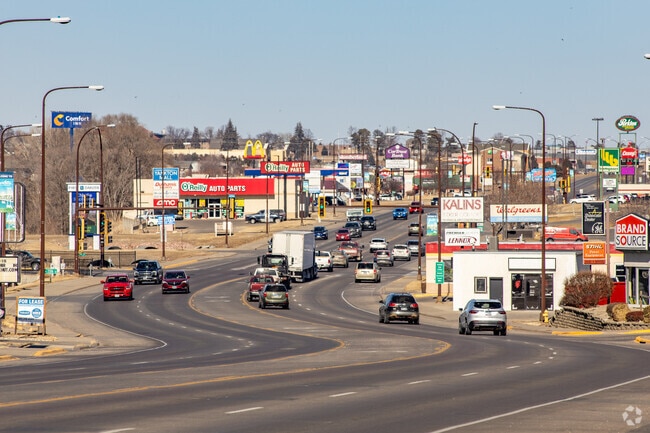 Broadway Ave runs thought  the hear of Yankton and connects residents to all of the cities suburban amenities.