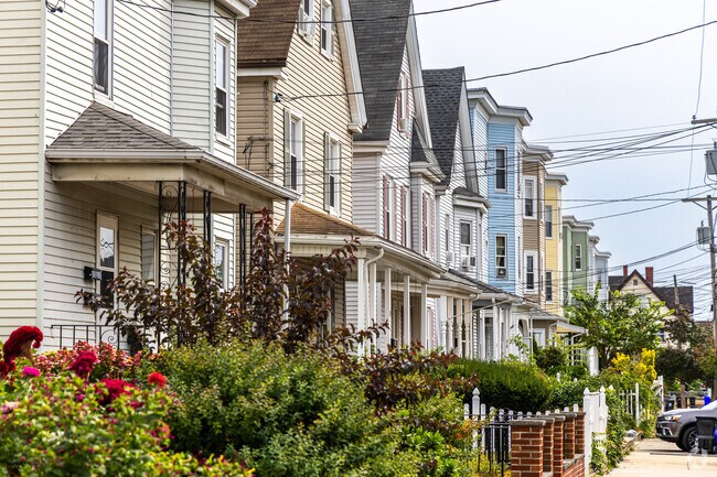 A row of commonly found New Englander styled homes in the Maplewood neighborhood.