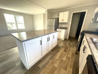 49 Bellwood Dr, Swartz Creek, MI 48473